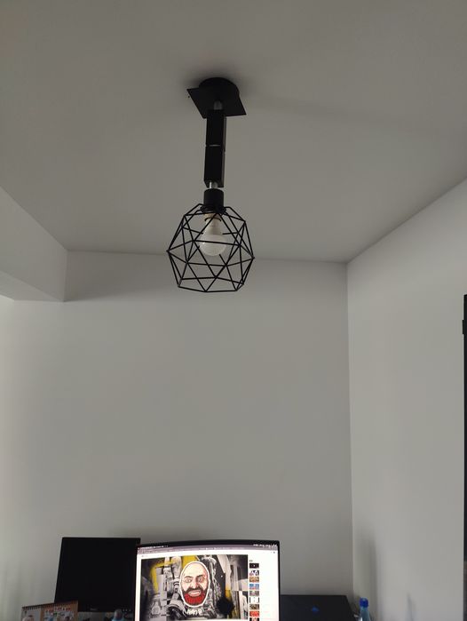 Plafonieră Pendul Industrială Neagră - Design Geometric Metalic