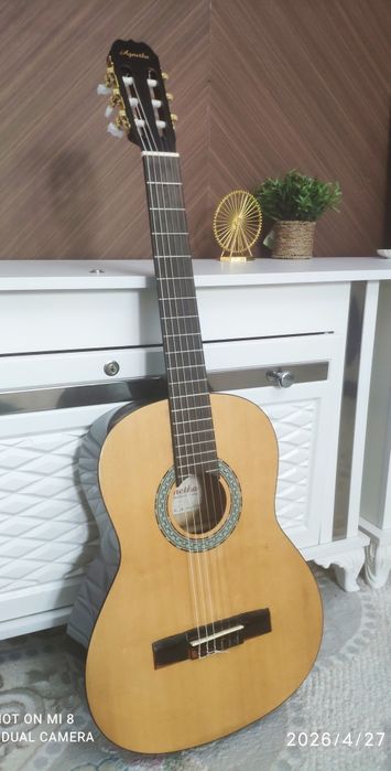 Классическая гитара в идеальном состояний продам