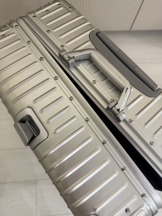 Чемодан алюминиевый