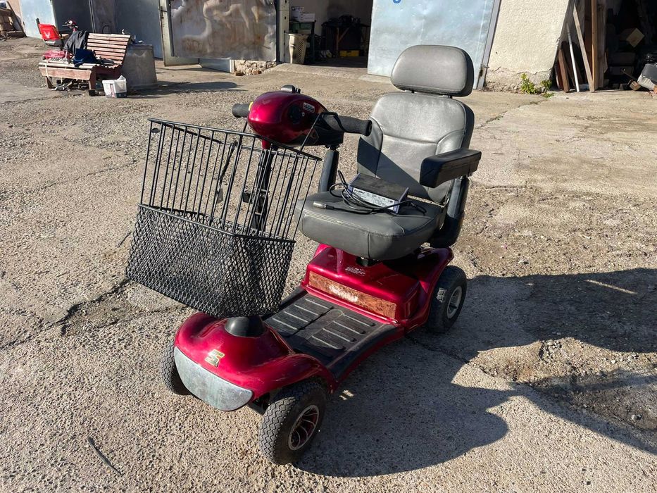 скутер за трудноподвижни хора или инвалиди