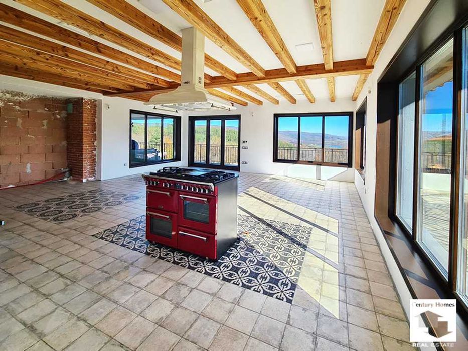 125186 Новопостроена къща с панорамна гледка в с. Средни колиби