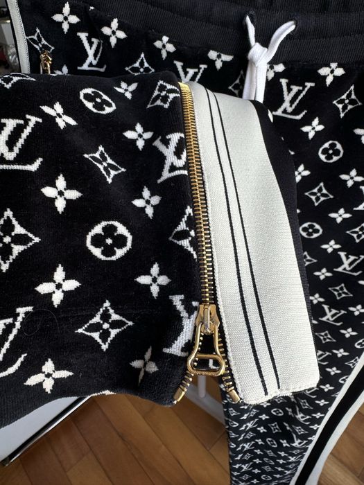 Louis Vuitton спортен костюм