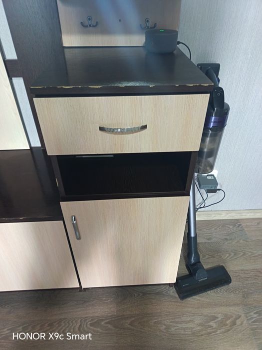 Продам прихожую шкаф