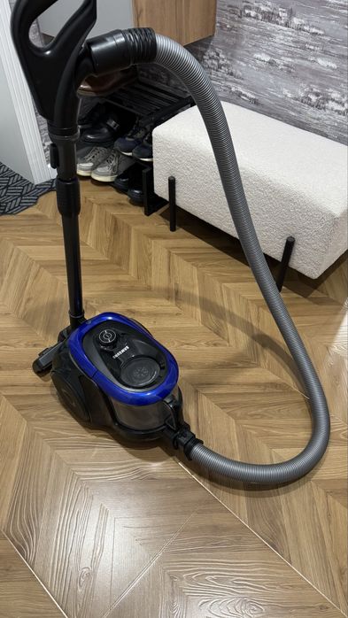 Пылесос Samsung.