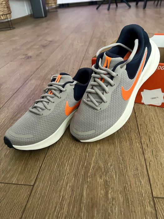 Nike Revolution 7
