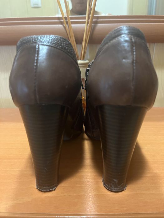 Кафяви кожени боти