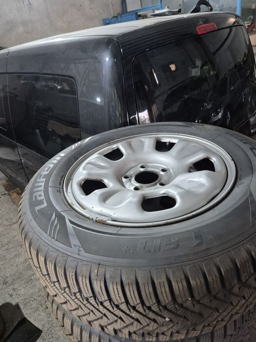 Cauciucuri duster 215-65-16 iarna