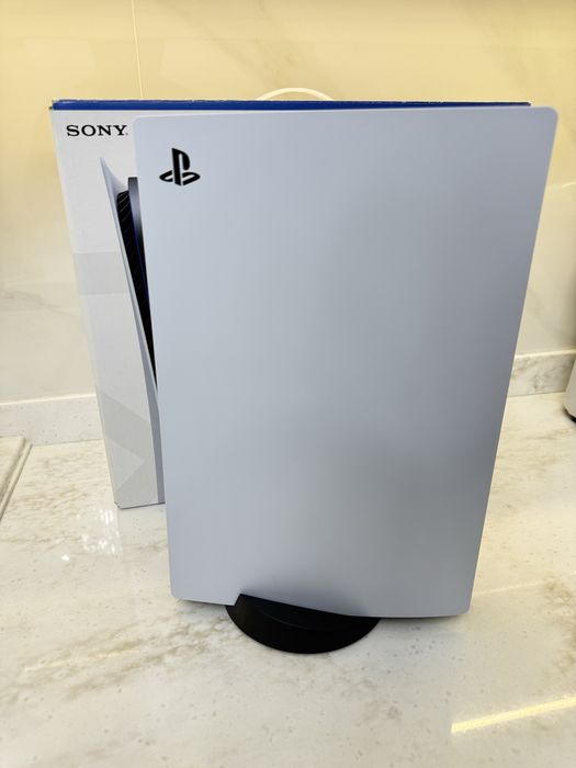 Продается Ps5 на 826 гб с джостиком в комплекте