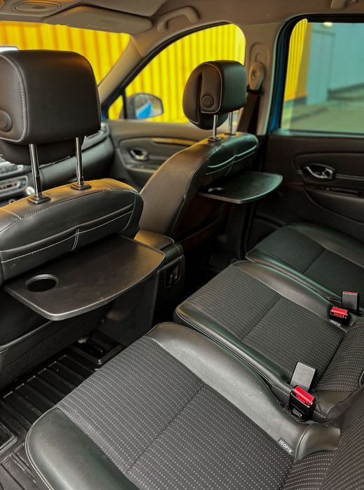 Vând Renault scenic  3