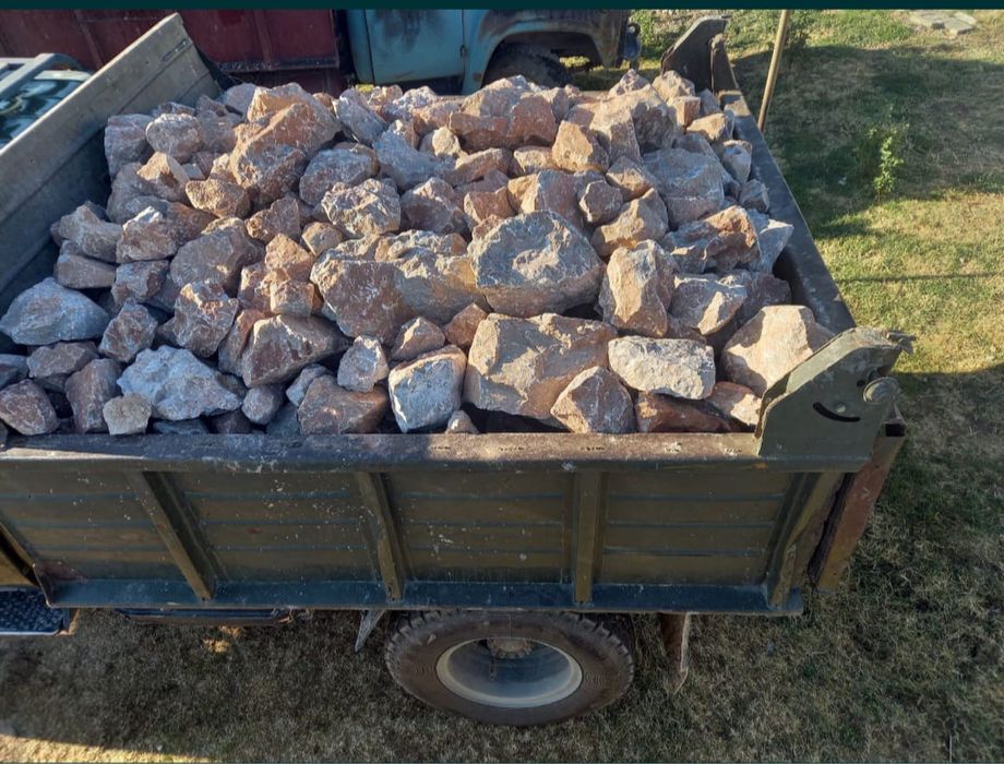 Блужник, щебен, песок, глина, чернозём