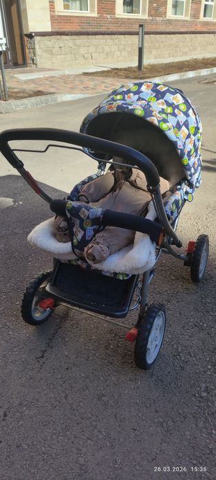 Коляска б/у, в хорошем состоянии