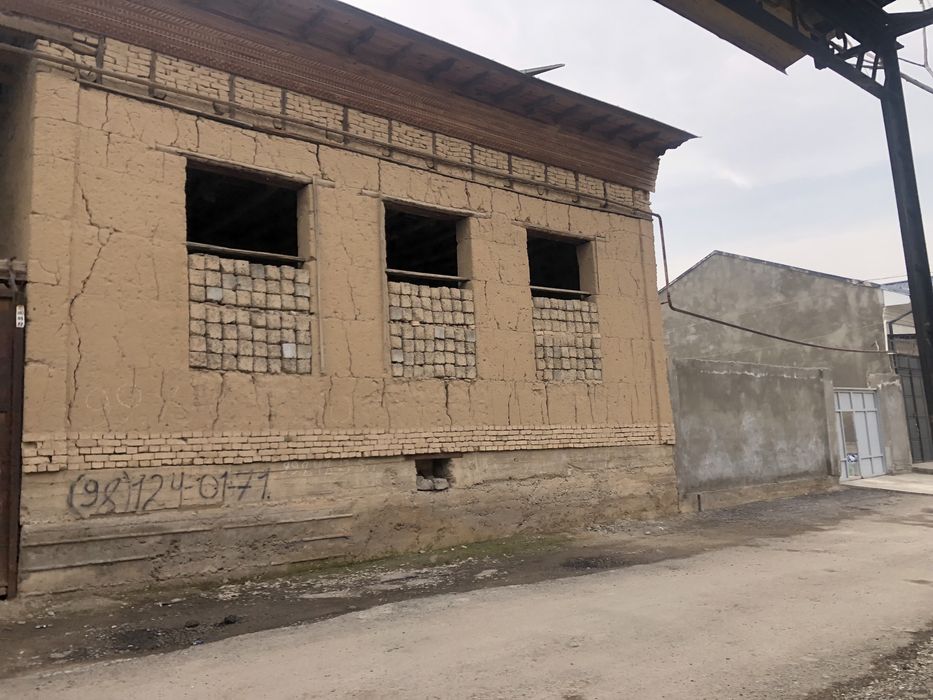 Toshmi postidan 5 km kirganda Uy sotiladi tutzor havasi orqasida