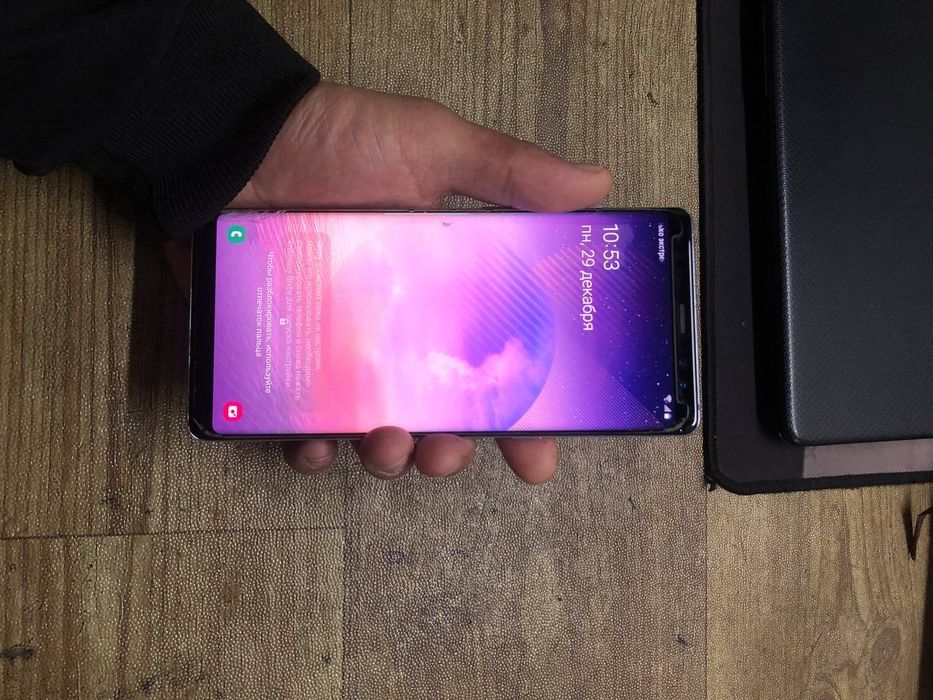 Samsung not 8 xolati yaxshi