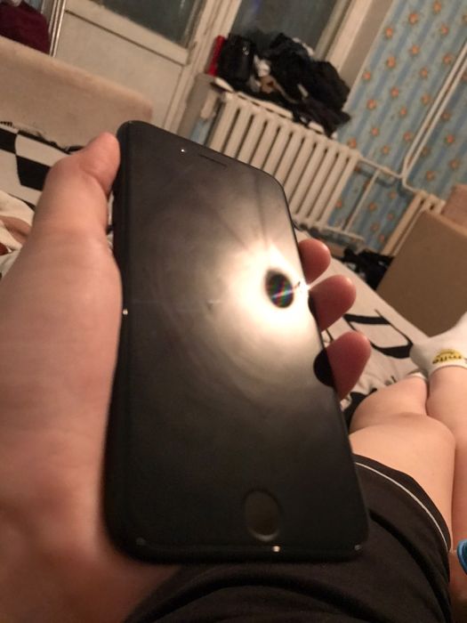 Продам Айфон 7