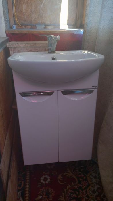 Продаётся раковина с тумбочкой