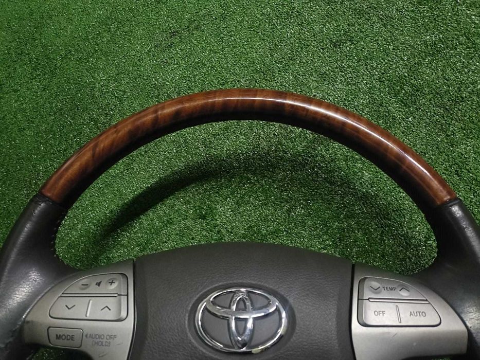 Руль дерево от Toyota Camry 40 45