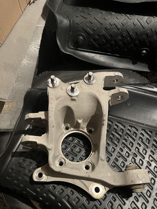 Цапфа задняя левая