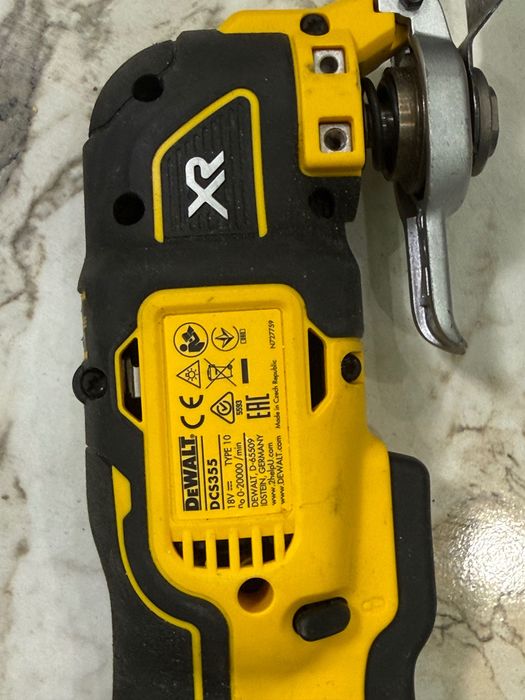DeWalt DCS355 XR 18V Brushless мултифункционален инструмент