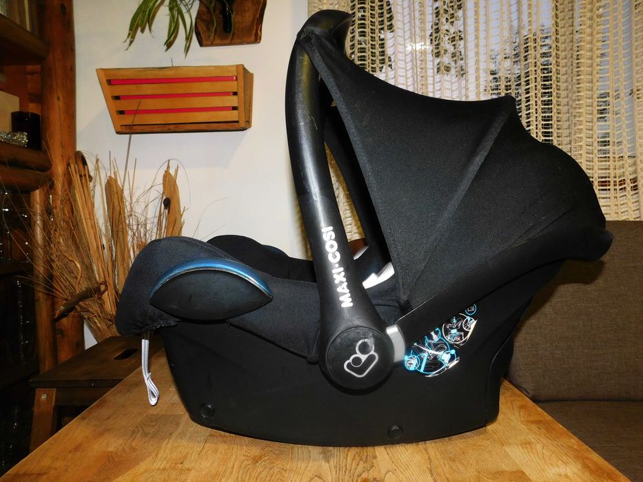 Scoica (scaun auto) cu parasolar Maxi Cosi grupa 0-13 kg