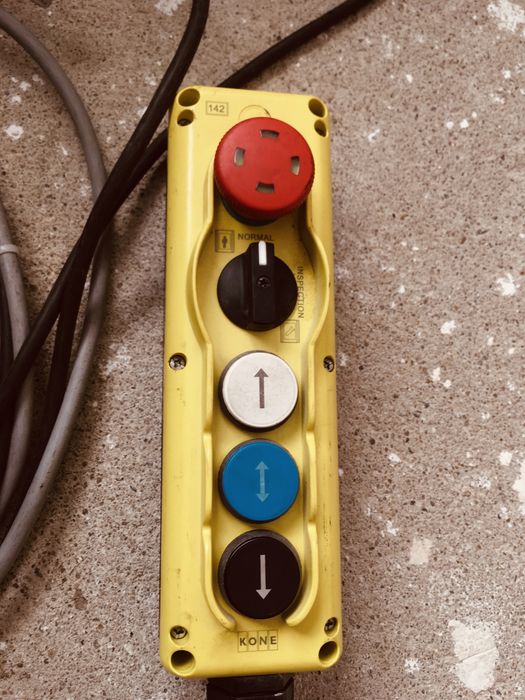 Telecomanda, comanda cu fir