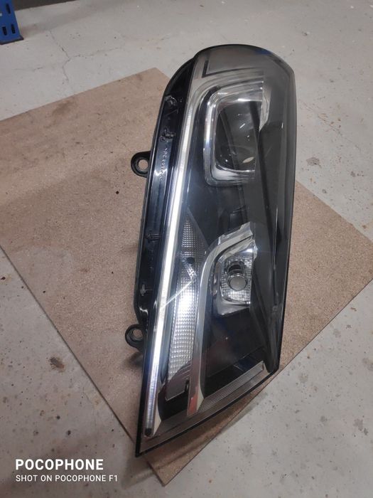 Десен фар VW Touareg 7P 2014г. Facelift