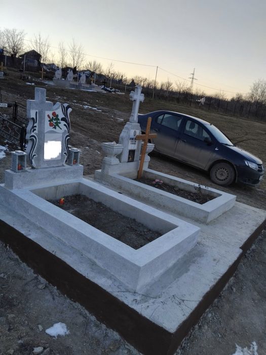 Monumente funerare iași