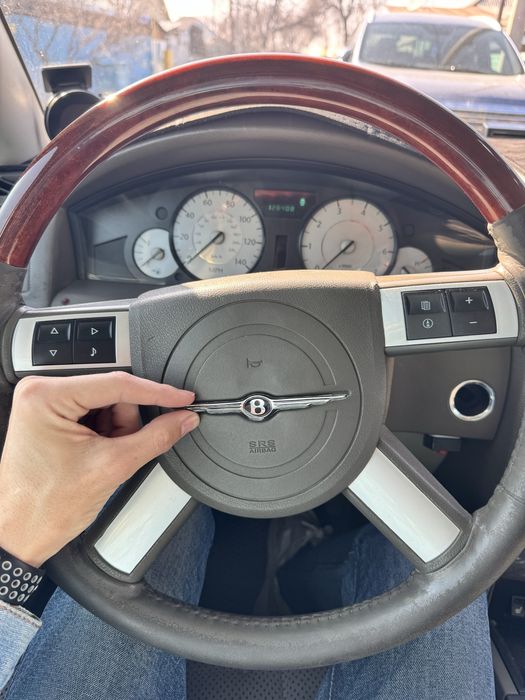Эмблема Chrysler 300c на руль