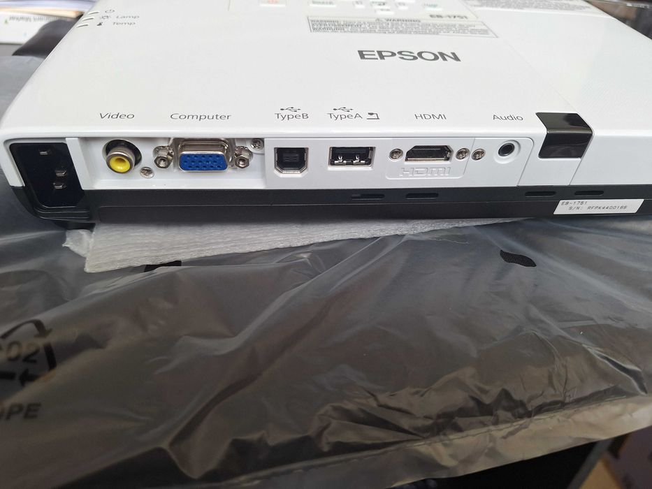 Videoproiector Epson eb-1751 portabil!Nou!Sigilat!