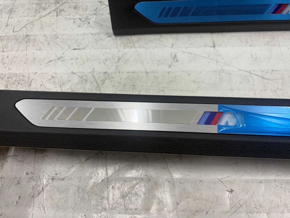 Комплект светещи М декоративни лайсни за праг БМВ Х7 Г07 | BMW X7 G07 M 7479935 7479936 8496659
