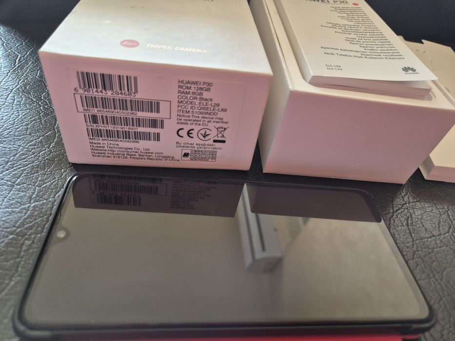 Huawei P30 + Huawei Band 4 + 2 нови каишки – отлично състояние