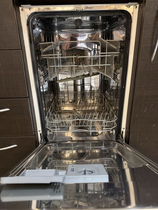 Съдомиялна машина Midea за вграждане