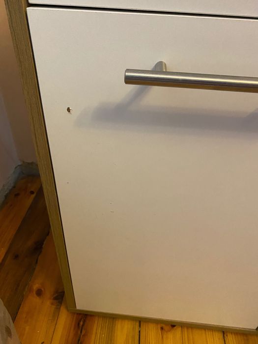 Продавам дървено бюро от две части