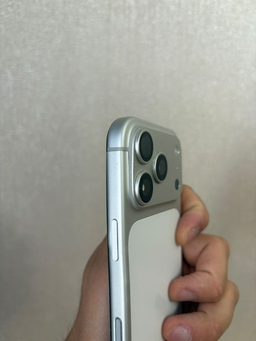 Продам Iphone 17 pro 256