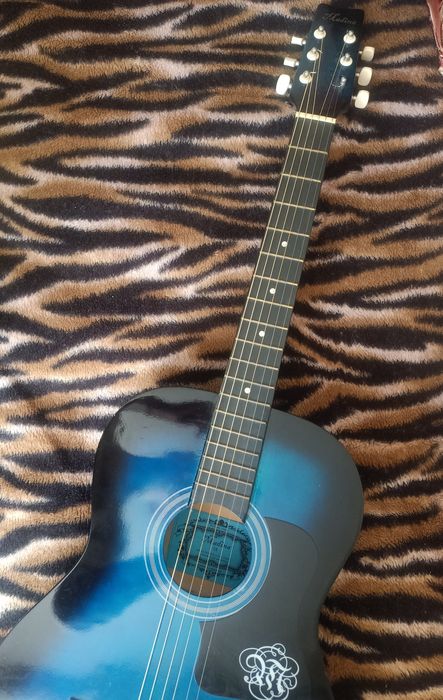 Гитара акустическая