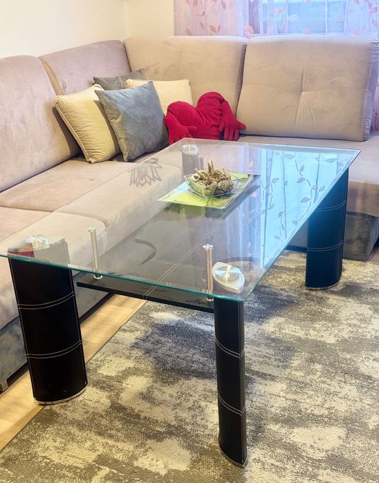 Стъклена маса за красив интериор