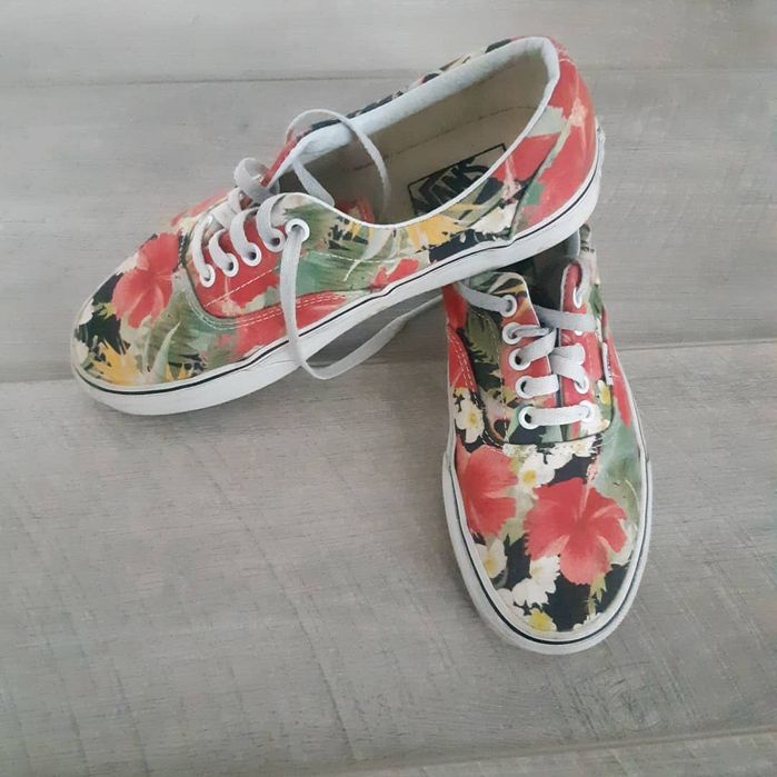 Adidasi vans marimea 40