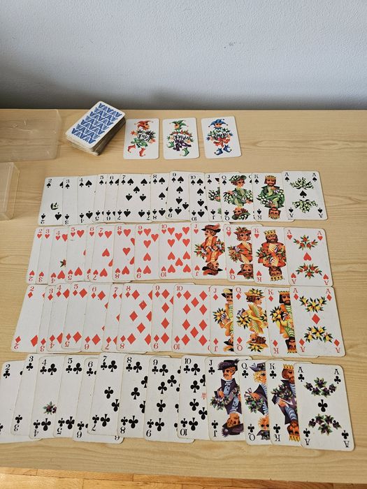 карти за игра и колекция