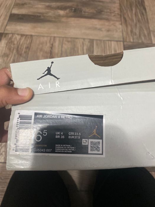 Air Jordan 4 Retro