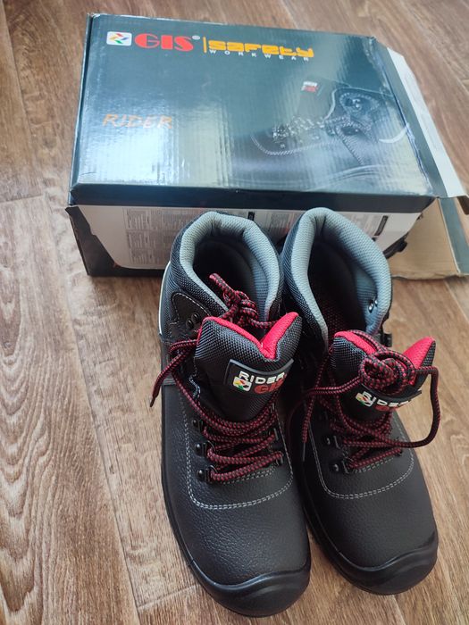 Сефти ботинки новые