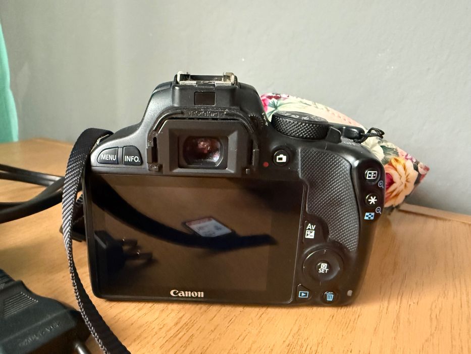 Фотоапарат Canon 100D