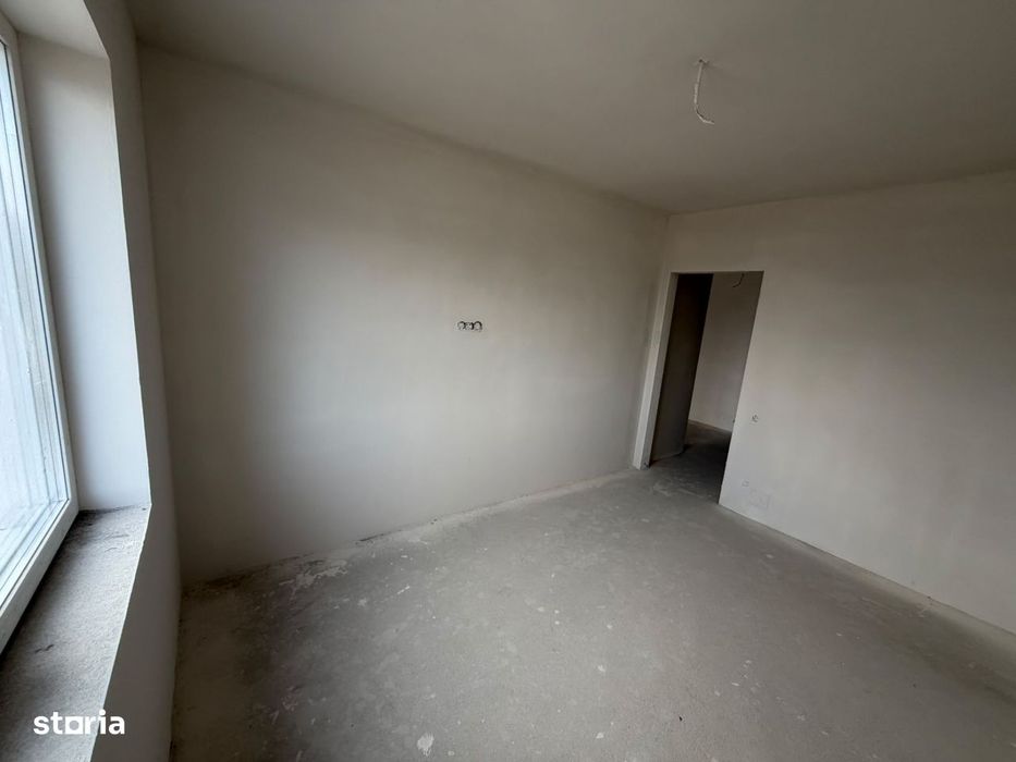 Apartament nou, cu 3 camere si balcon, etaj intermediar zona Vivo