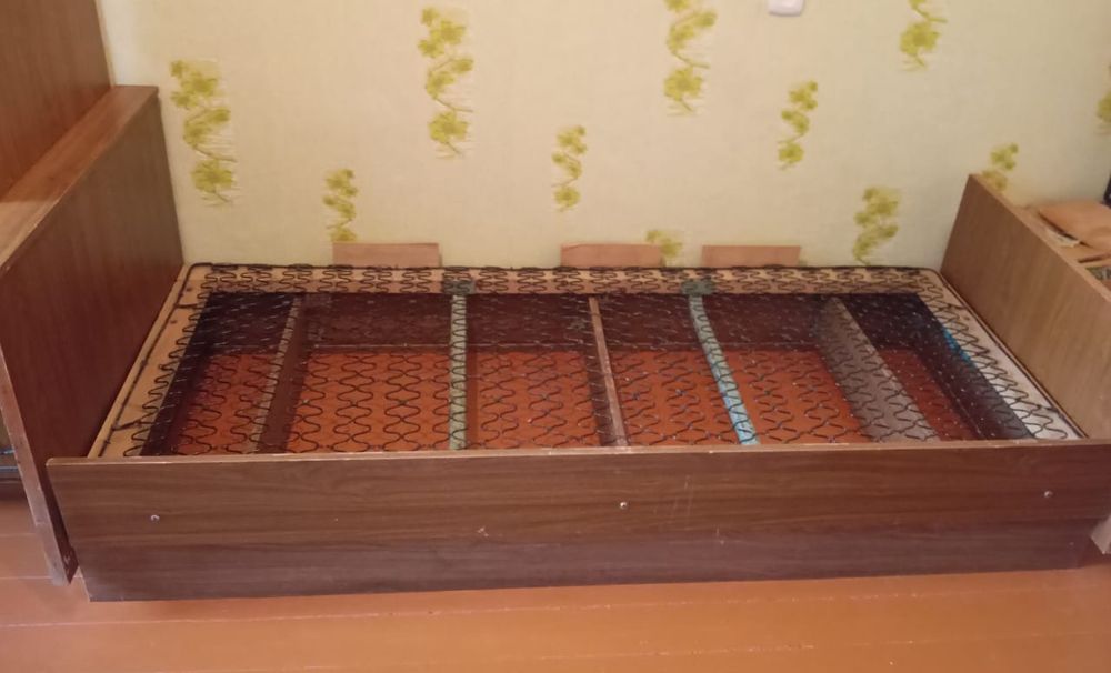 Продам одна спальную кровать
