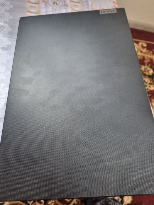 Lenovo notebook sotiladi holati ideal