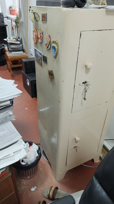 Продается сейф, металлический