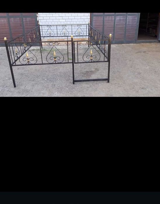 Оградки на кладбище