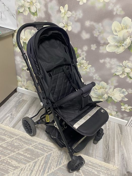 Коляска детская черная