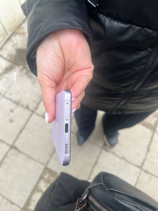 Продам телефон самсунг s21 fe