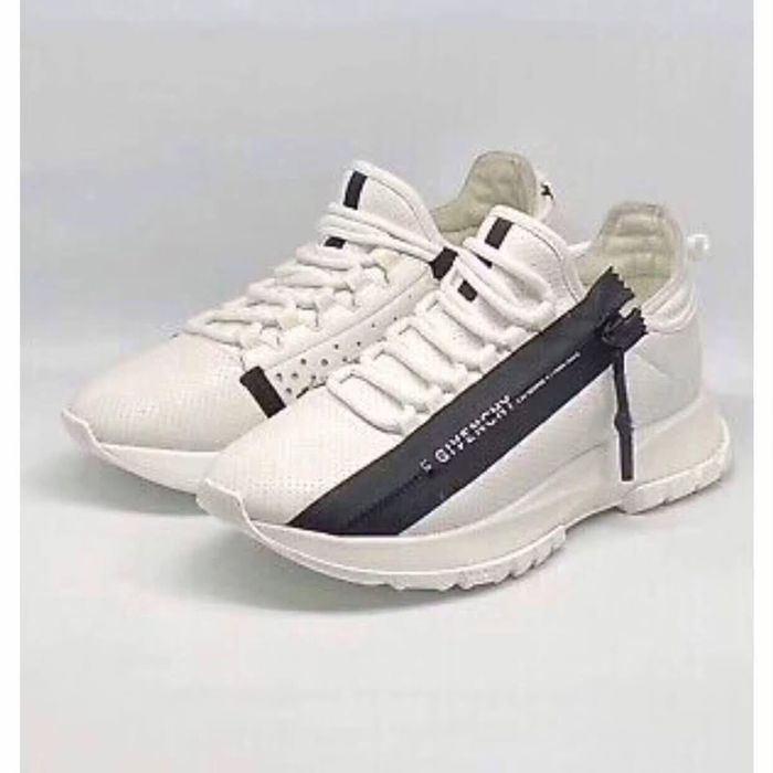 Patrizia Pepe, Dsquared2, Jimmy Choo, Zanotti, Kors, Nike