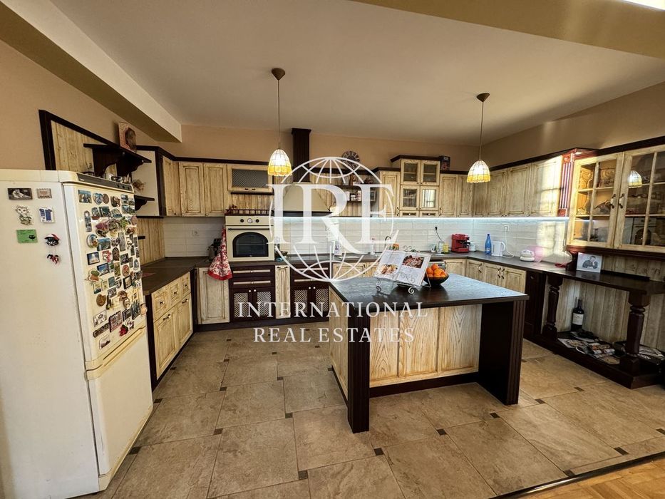 Продава се Къща в с. Приморци, Област Добрич - 400 кв.м за 545 €/кв.м - Снимка #3