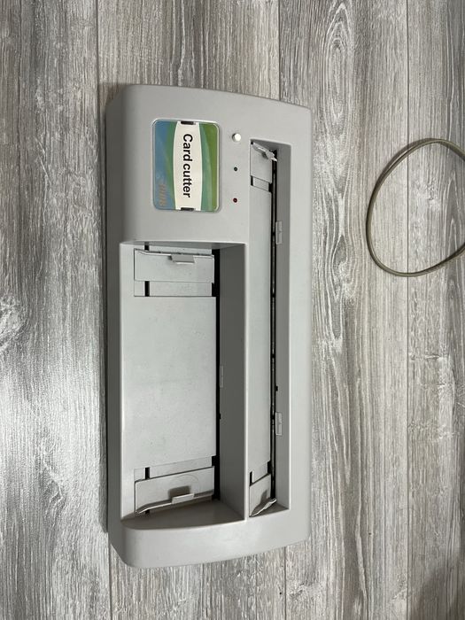 Продаю принтер Epson L805 + визиткарезка